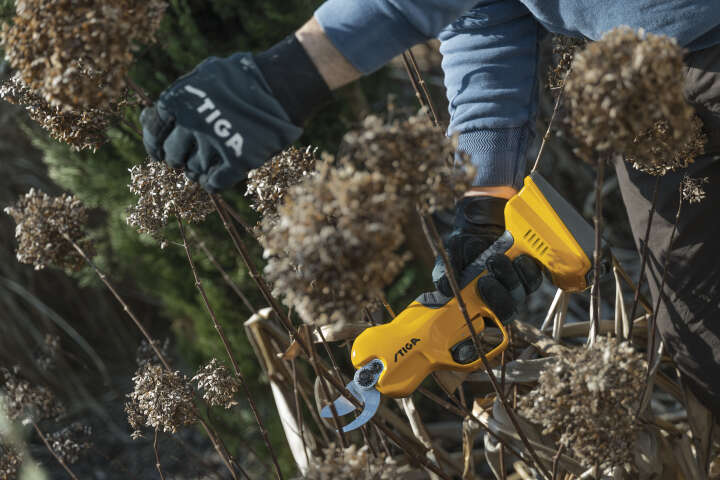 STIGA Akku-Astschere und Säge SC 100e Kit